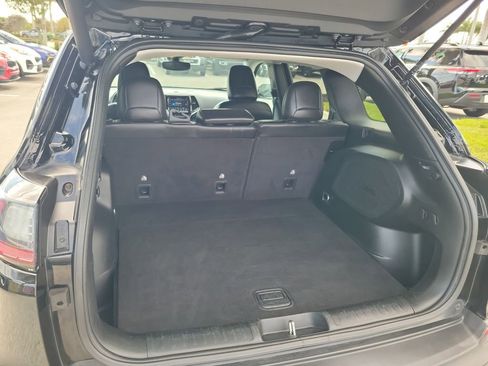 Used 2019 Jeep Cherokee Limited image 14