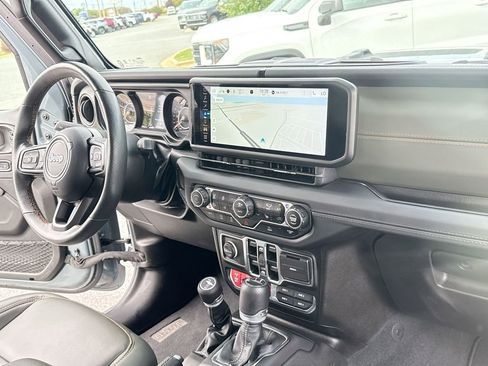 Used 2024 Jeep Gladiator Mojave w/ Technology Group image 20