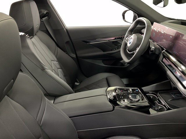 Used 2025 BMW i5 xDrive40 w/ Premium Package AWD/4WD image 39