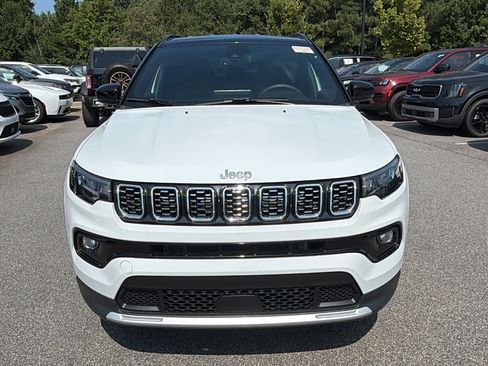 Used 2025 Jeep Compass Limited AWD/4WD image 3