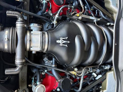 Used 2010 Maserati GranTurismo Convertible image 48