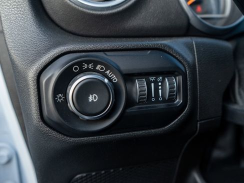 Used 2018 Jeep Wrangler Unlimited Sahara w/ Uconnect 4C Nav & Sound Group image 16