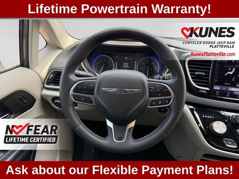 Used 2022 Chrysler Pacifica Touring-L FWD image 15