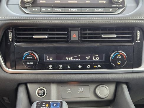 Used 2021 Nissan Rogue SV image 17