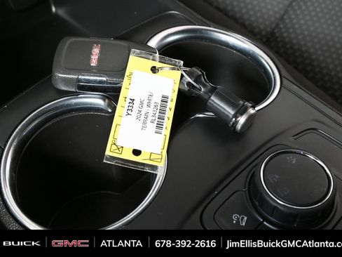 Used 2024 GMC Terrain SLE image 15
