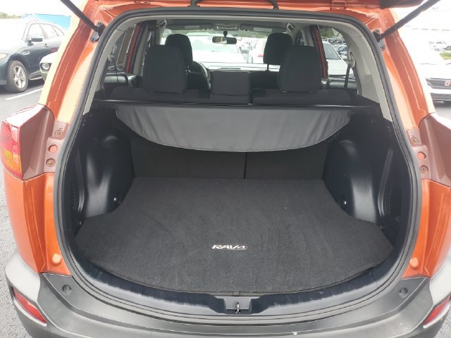 Used 2015 Toyota RAV4 LE FWD image 10