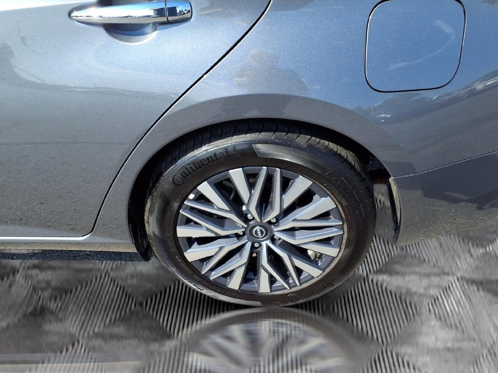 Used 2025 Nissan Altima 2.5 SV FWD image 25