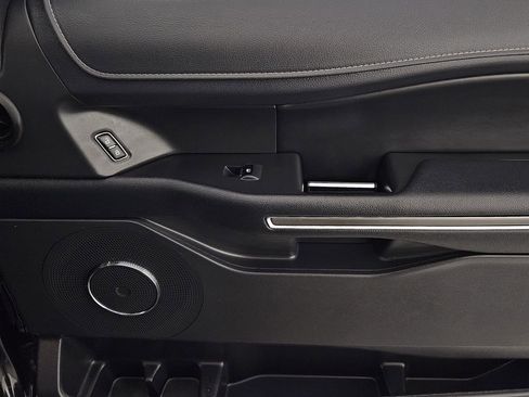 Used 2024 Ford Expedition XLT image 33