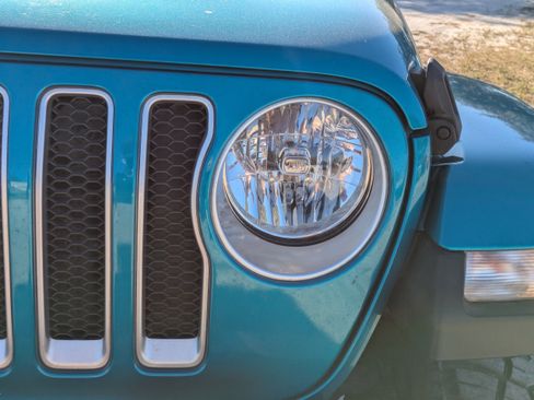 Used 2019 Jeep Wrangler Unlimited Sahara image 10