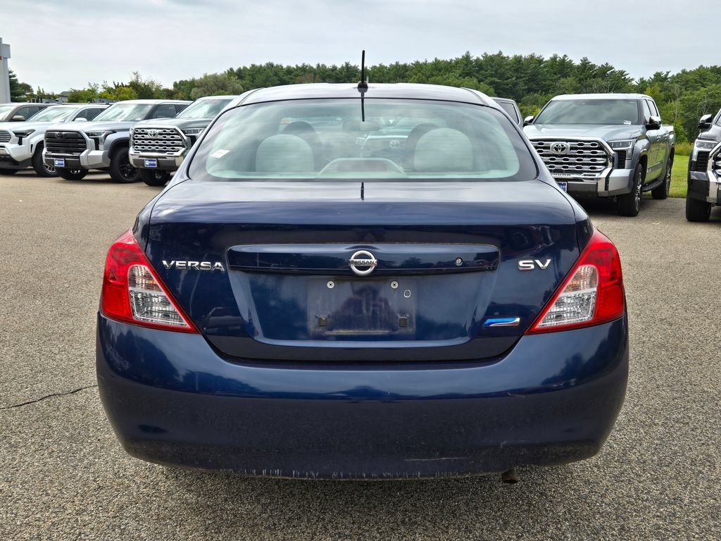 Used 2012 Nissan Versa SV FWD image 4