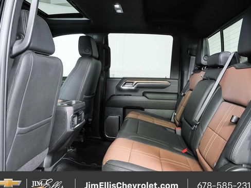 Used 2024 Chevrolet Silverado 2500 High Country w/ Technology Package AWD/4WD image 4