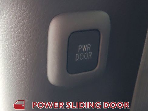Used 2024 Toyota Sienna LE FWD image 28