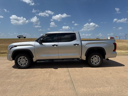 Used 2022 Toyota Tundra SR5 AWD/4WD image 7