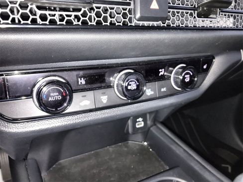 Used 2025 Honda HR-V Sport image 18