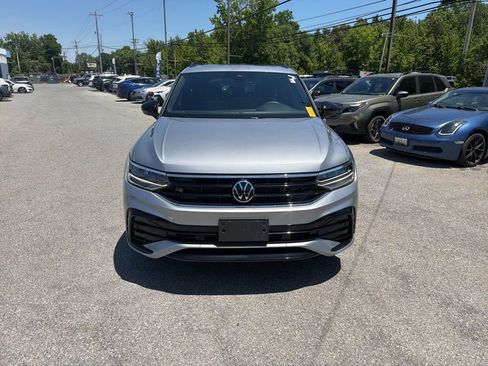 Used 2023 Volkswagen Tiguan SE R-Line FWD image 2