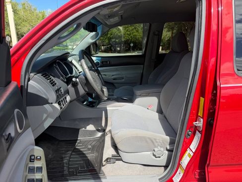 Used 2010 Toyota Tacoma PreRunner image 14