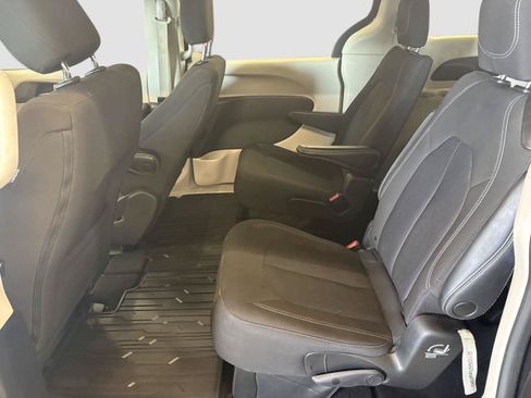 Used 2023 Chrysler Voyager LX FWD image 18