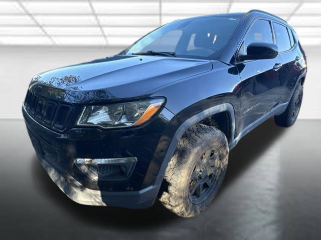 Used 2018 Jeep Compass Latitude w/ Popular Equipment Group AWD/4WD image 3