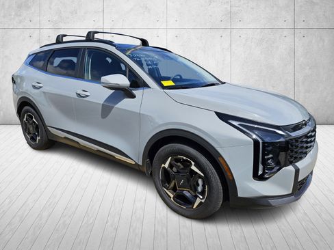 Used 2026 Kia Sportage EX image 3