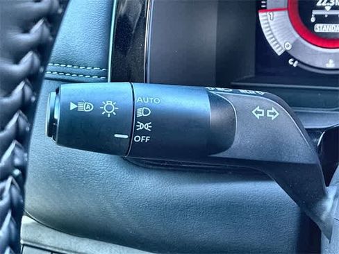 Used 2025 Nissan Pathfinder Platinum w/ Black Appearance Package image 29