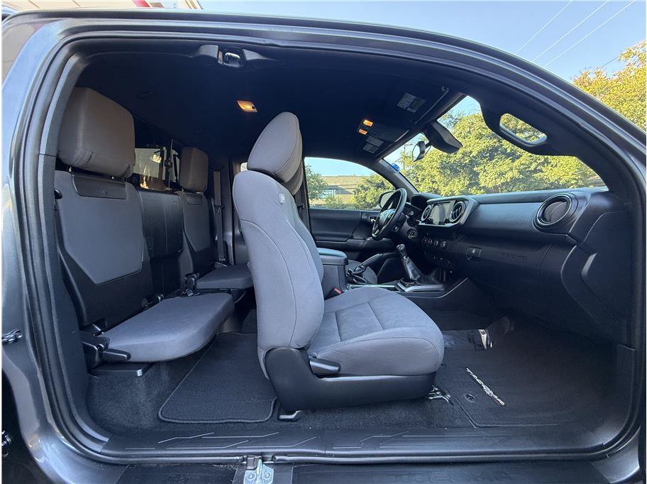 Used 2019 Toyota Tacoma TRD Sport AWD/4WD image 33