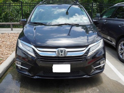 Used 2018 Honda Odyssey Elite image 2