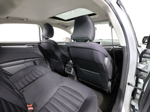 Used 2015 Ford Fusion SE FWD image 19