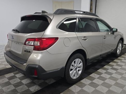 Used 2019 Subaru Outback 2.5i Premium image 3