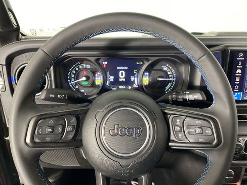 Used 2025 Jeep Wrangler Unlimited Rubicon 4xe AWD/4WD image 19