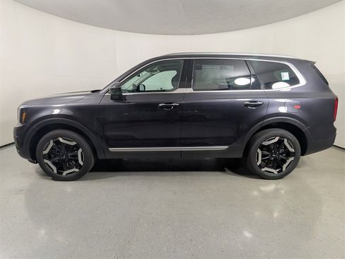 New 2025 Kia Telluride S image 4