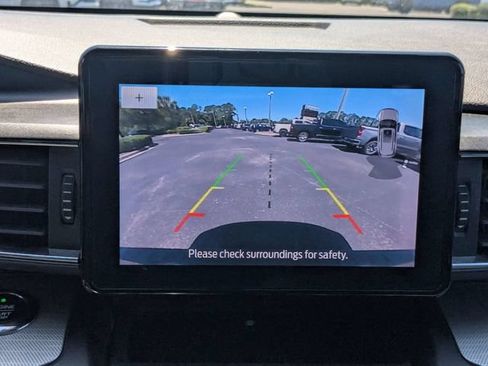 Used 2020 Ford Explorer XLT w/ Equipment Group 202A AWD/4WD image 22