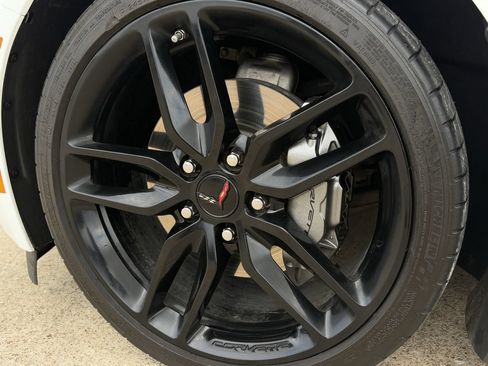 Used 2019 Chevrolet Corvette Stingray Coupe w/ 1LT RWD image 11
