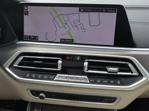 Used 2022 BMW X5 xDrive45e w/ M Sport Package AWD/4WD image 13