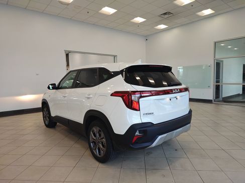 Used 2024 Kia Seltos LX AWD/4WD image 5
