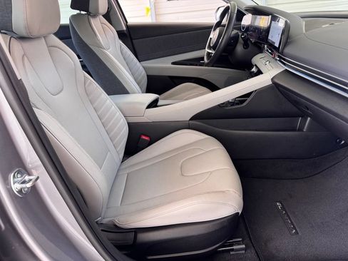 Certified 2025 Hyundai Elantra Limited FWD image 20
