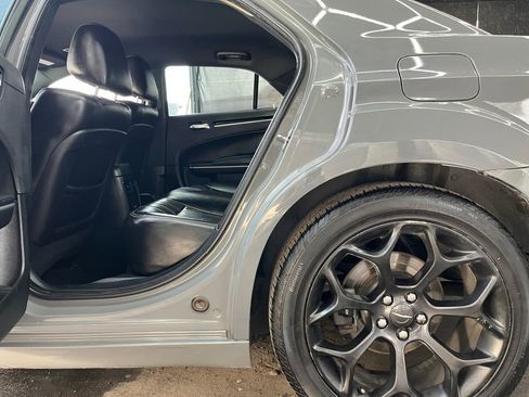 Used 2019 Chrysler 300 S image 19