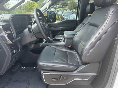 Used 2024 Ford F250 Lariat w/ Black Appearance Package image 9