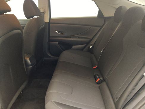 Used 2021 Hyundai Elantra SE FWD image 18