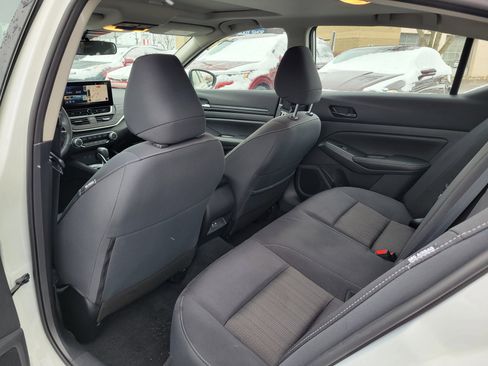 Used 2024 Nissan Altima 2.5 SV w/ SV Premium Package image 12