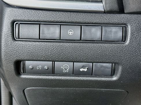 Used 2026 Nissan Rogue SV AWD/4WD image 17