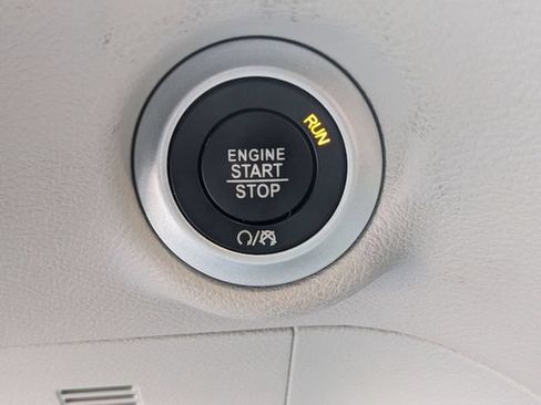 Used 2018 Chrysler Pacifica Touring-L Plus FWD image 21
