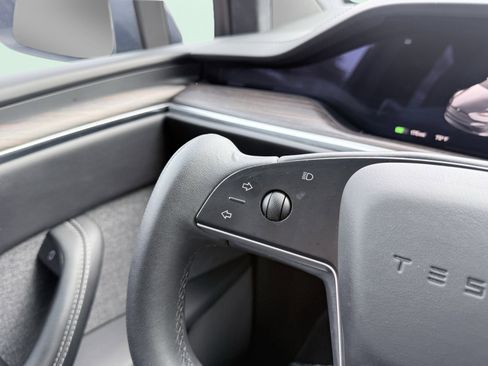 Used 2023 Tesla Model X image 71