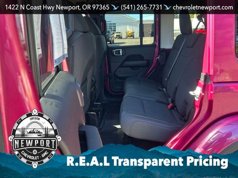 Used 2024 Jeep Wrangler Unlimited Sahara AWD/4WD image 36
