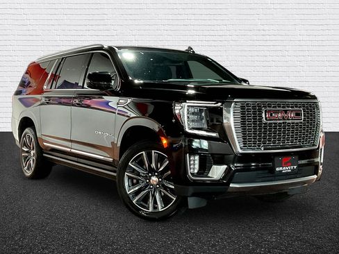 Used 2023 GMC Yukon XL Denali AWD/4WD image 3