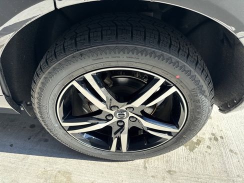 Used 2022 Volvo XC60 B5 R-Design image 19