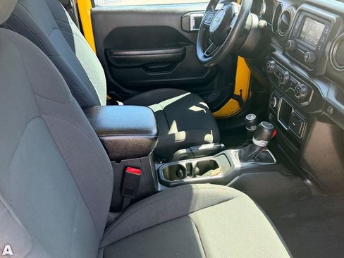 Used 2019 Jeep Wrangler Sport AWD/4WD image 12