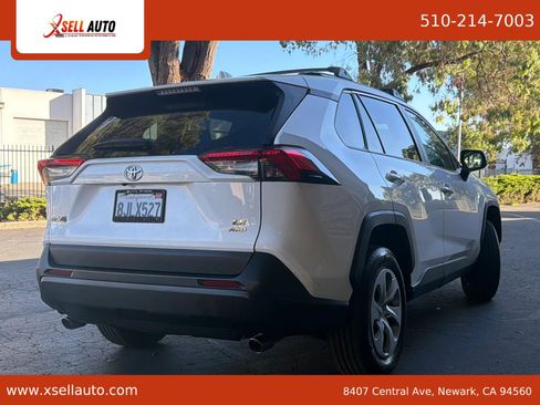 Used 2019 Toyota RAV4 LE w/ All Weather Liner Package AWD/4WD image 4