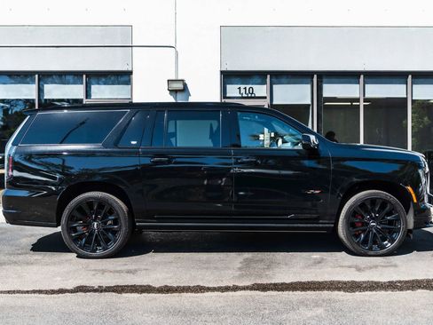 Used 2026 Cadillac Escalade ESV V w/ LPO, ONYX Package AWD/4WD image 6