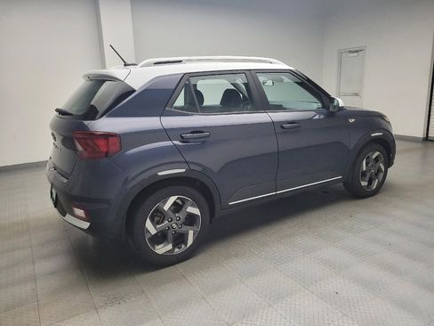 Used 2023 Hyundai Venue Limited FWD image 10