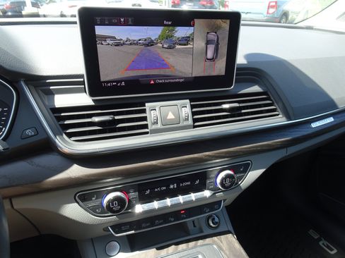 Used 2020 Audi Q5 Prestige w/ Prestige Package AWD/4WD image 13